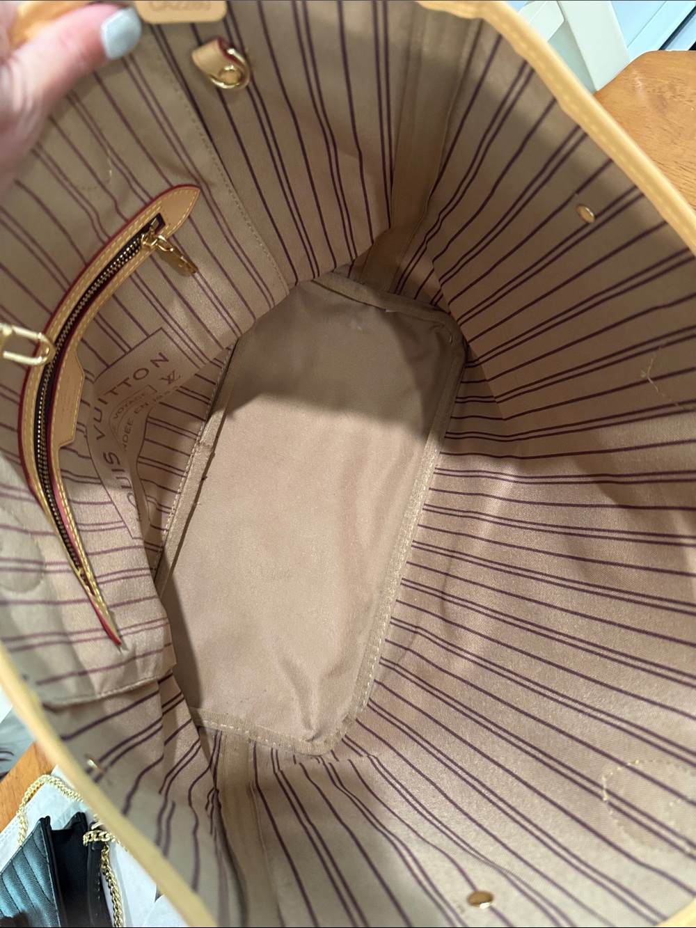 Louis Vuitton Monogram Canvas Tote in Brown and Tan - Picture 4 of 4